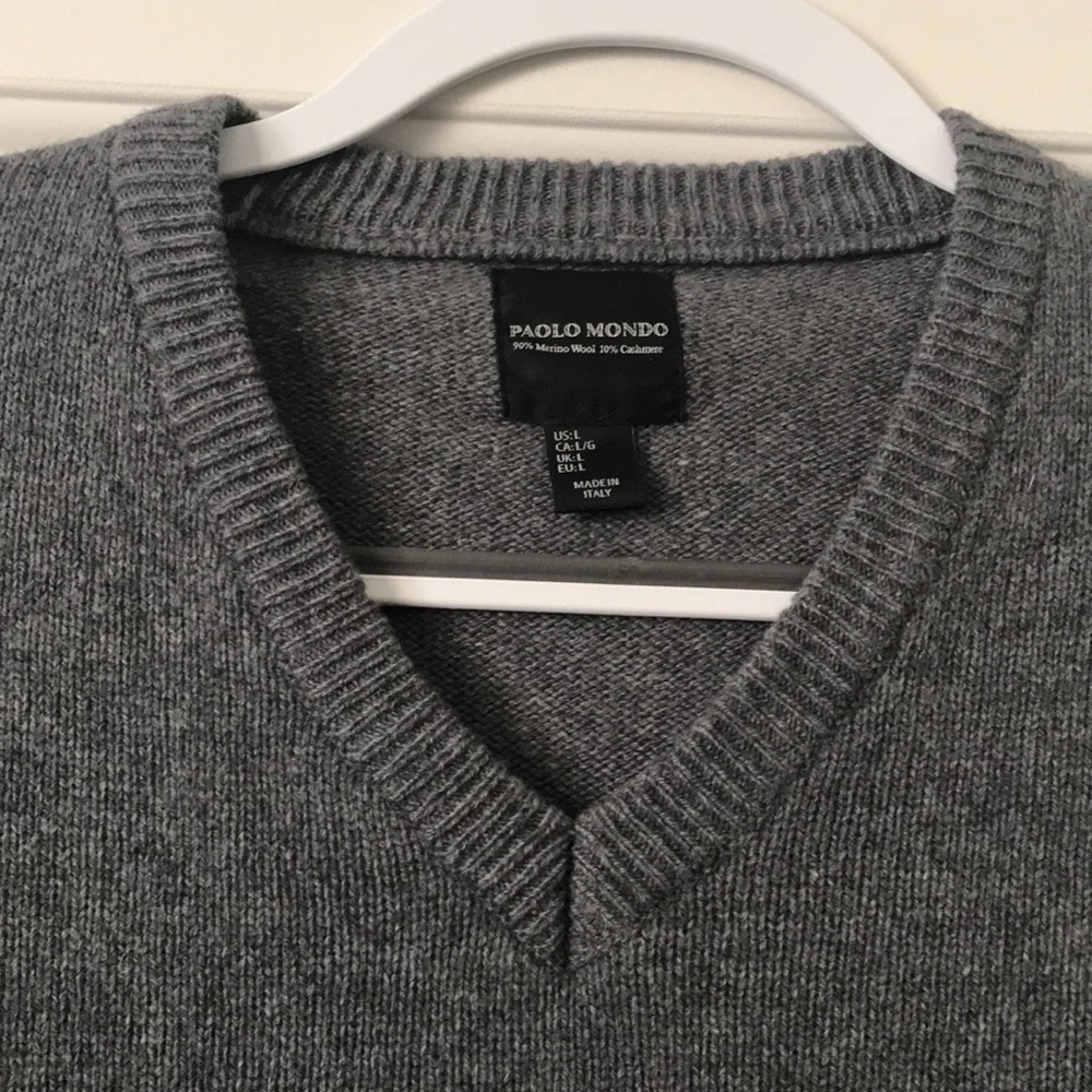 Men’s Paolo Mondo gray merino wool/cashmere v neck sweater, large